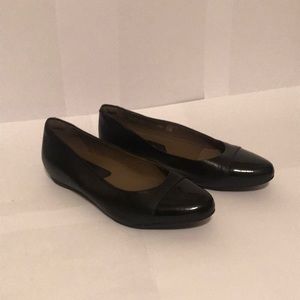 2/$35 Earth Brand Earthies women’s flats size 7.5